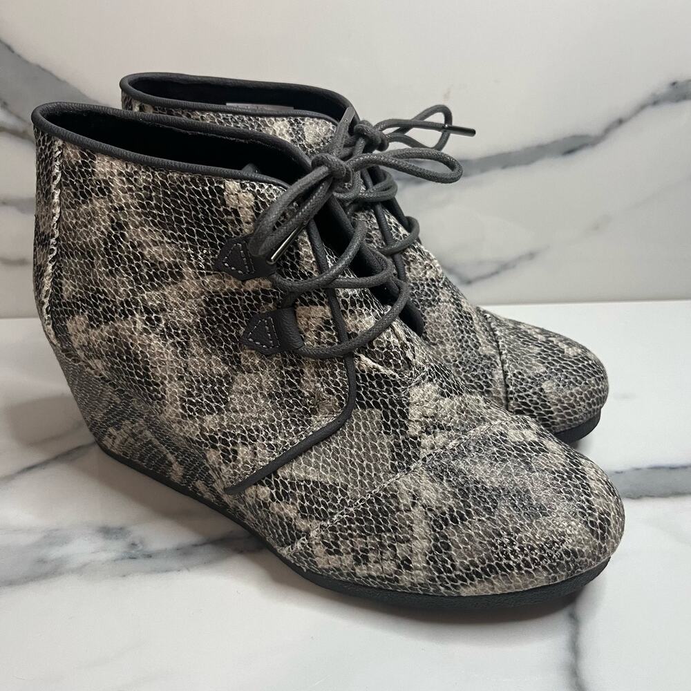 TOMS Women's Black Brown Reptile Print Lace-Up Short Wedge Bootie Sz 9 Casual